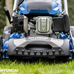 Grasmaaiers > Hyundai benzine grasmaaier 50,8cm 196cc (zelfrijdend) incl. elektrische starter