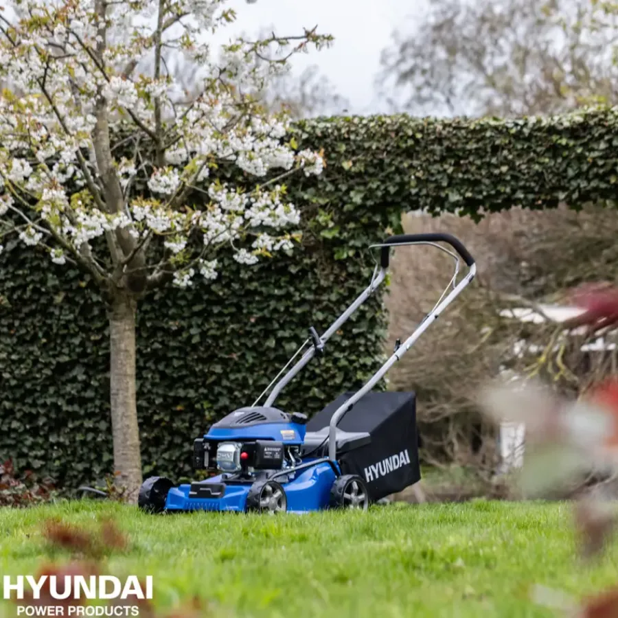 Grasmaaiers > Hyundai benzine grasmaaier 40cm 79,8cc
