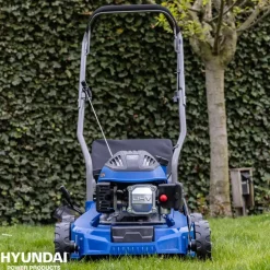 Grasmaaiers > Hyundai benzine grasmaaier 40cm 79,8cc