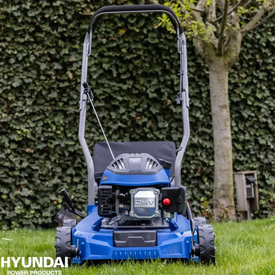 Grasmaaiers > Hyundai benzine grasmaaier 40cm 79,8cc