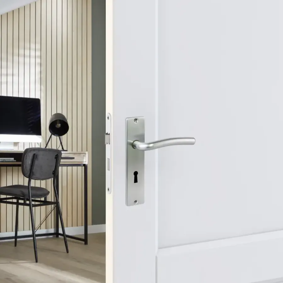 Deurbeslag Binnendeur|Deurklinken > KARWEI deurkruk set Wave recht schild sleutelgat 56 mm chroom mat