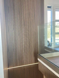 Akoestische Wandpanelen|Wandpanelen > Silentlines Lattenwand licht eiken 260 x 52,6 cm dikte 22 mm