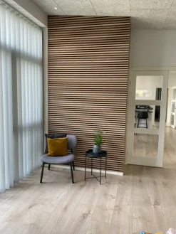 Akoestische Wandpanelen|Wandpanelen > Silentlines Lattenwand licht eiken 260 x 52,6 cm dikte 22 mm