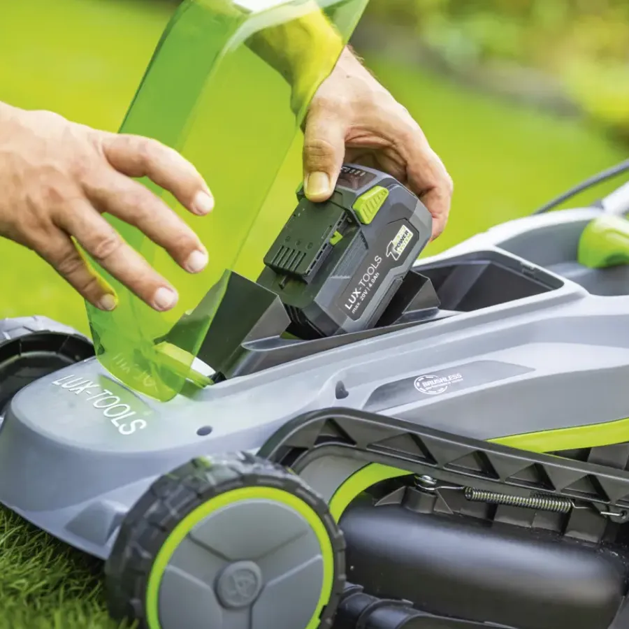 Grasmaaiers > LUX 20V grasmaaier 33cm (incl. 4.0Ah accu + lader)
