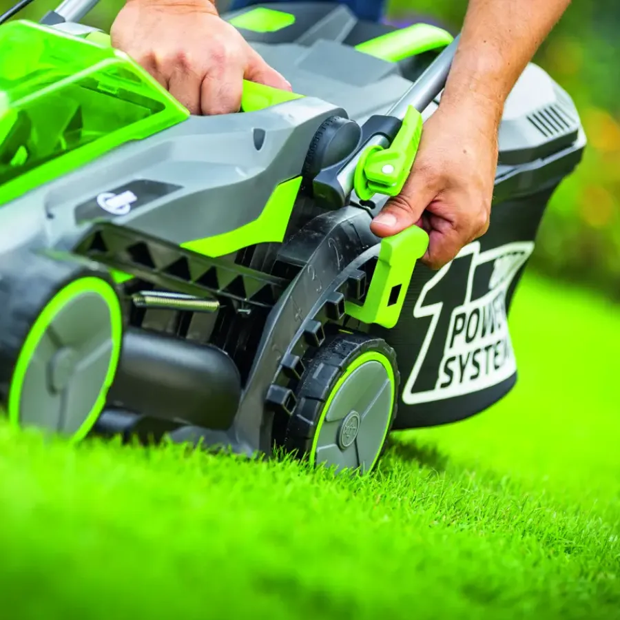 Grasmaaiers > LUX 20V grasmaaier 33cm (incl. 4.0Ah accu + lader)