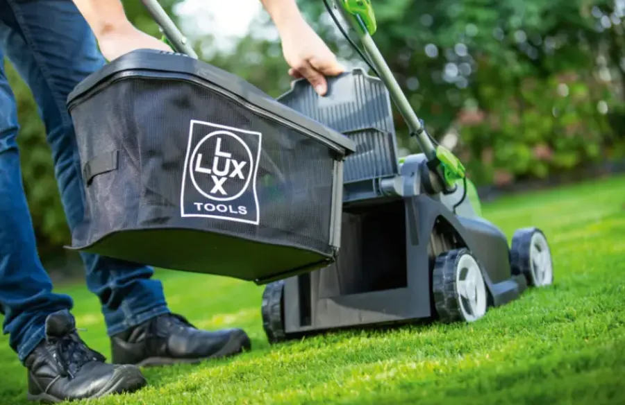 Grasmaaiers > LUX 20V grasmaaier 33cm (incl. 4.0Ah accu + lader)