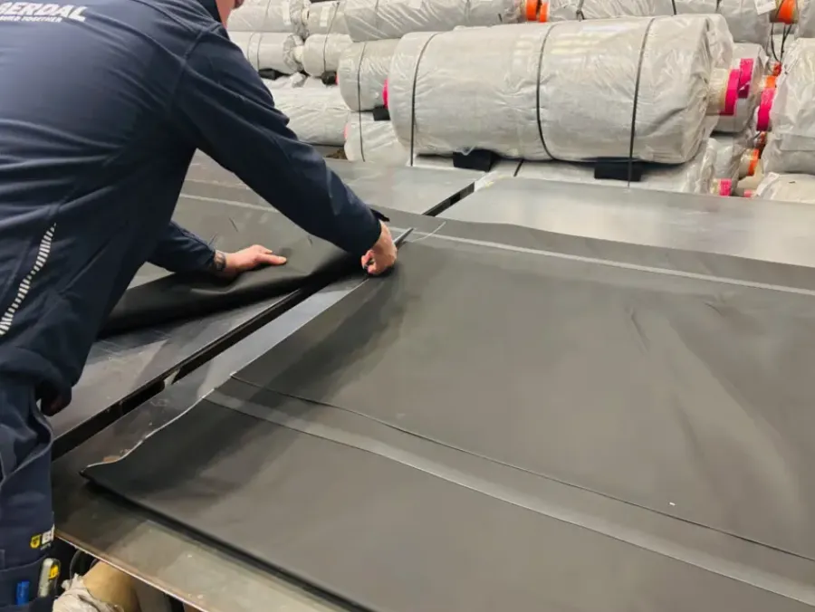 Dakbedekking Platte Daken|EPDM Dakbedekking > Pandser EPDM op maat dakbedekking 7 m x 1,2 mm (per 10 cm te bestellen)