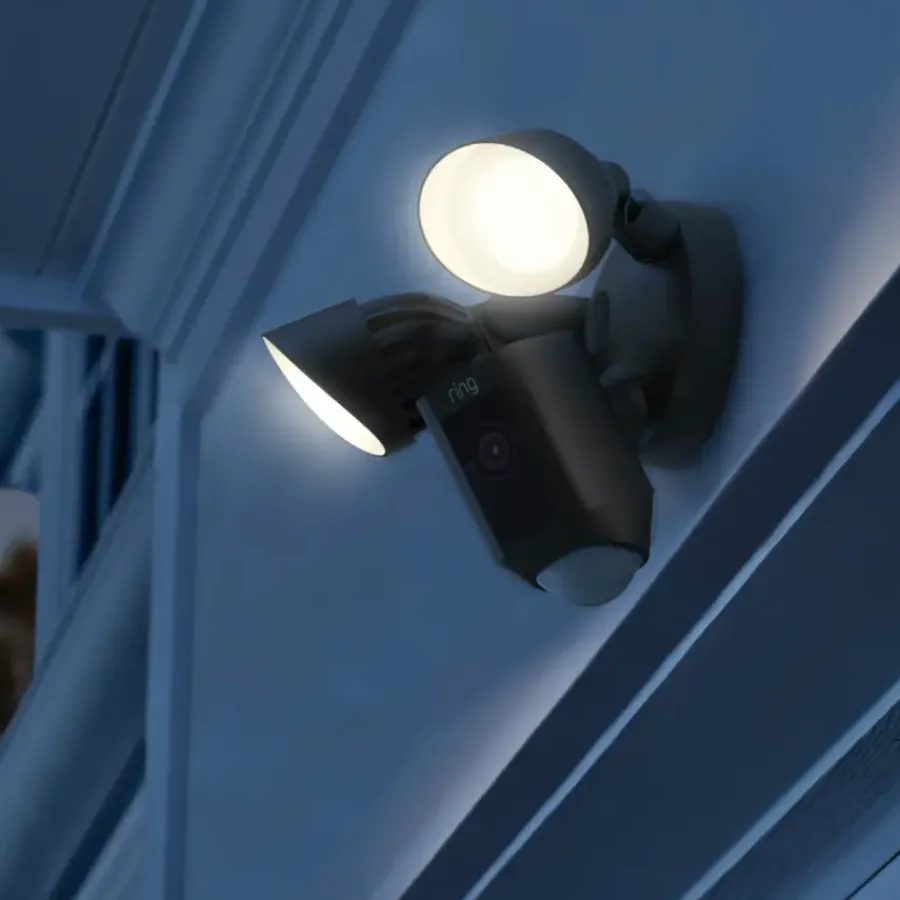 Elektronische Beveiliging > Ring Floodlight Camera Wired Plus Zwart