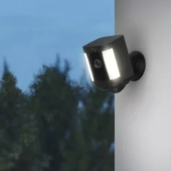 Elektronische Beveiliging > Ring Spotlight Camera Plus Battery Zwart