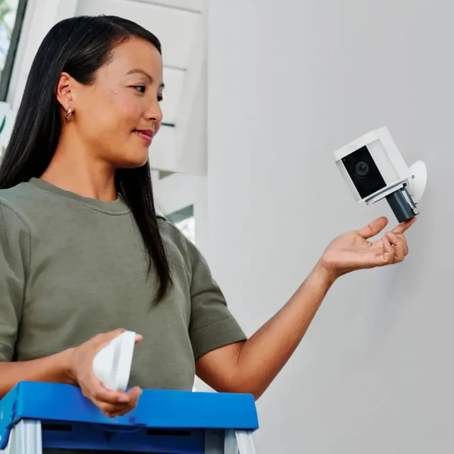 Elektronische Beveiliging > Ring Spotlight Camera Plus Battery Wit