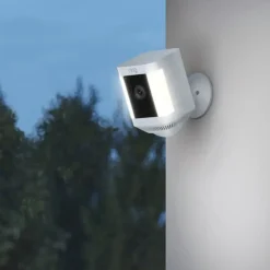 Elektronische Beveiliging > Ring Spotlight Camera Plus Battery Wit