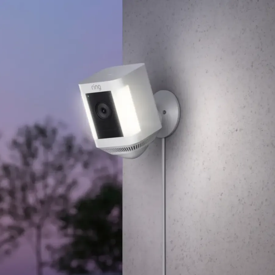 Elektronische Beveiliging > Ring Spotlight Camera Plus Plug-in Wit