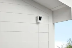 Elektronische Beveiliging > Ring Stick Up Camera Plug-in Wit