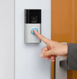 Intercoms & Deurbellen|Elektronische Beveiliging > Ring Video Deurbel Plus met Chime Bundel