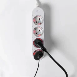 Stekkers|Schakelaars > SHELLY Power Strip 4 Gen4 slimme stekkerdoos & energiemeter WiFi Zigbee Matter wit (4-kanalen)
