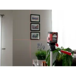 Kruislijnlasers|Waterpassen > SKIL kruislijnlaser 15m 1910AA Li-ion accu – incl. USB lader en klem
