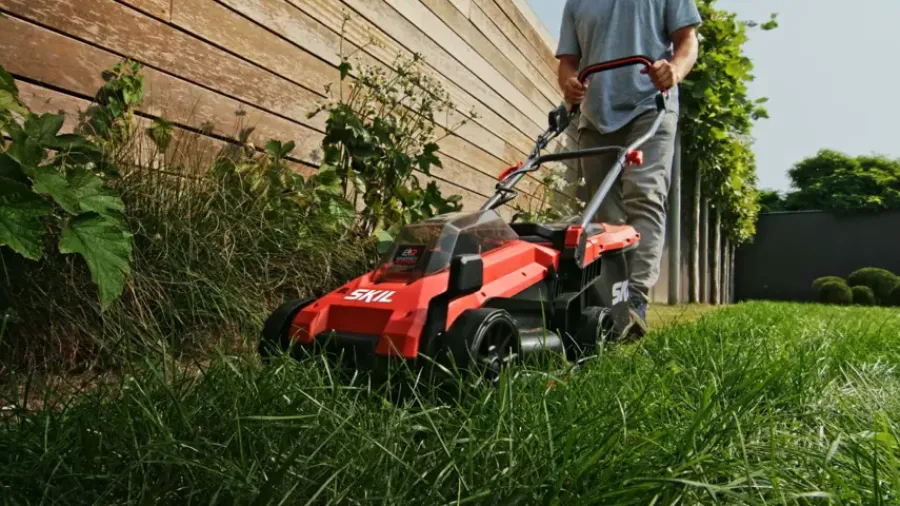 Grasmaaiers > SKIL 20V grasmaaier 0130BA brushless 34cm + 2 accu's 2,0Ah + snellader