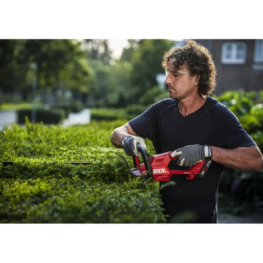 Heggenscharen > SKIL 20V heggenschaar 0440CA 55cm brushless (zonder accu)