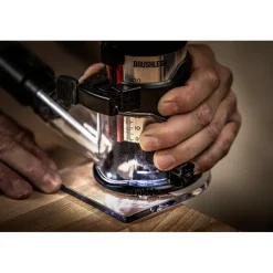 Overig Accu Gereedschap|Frees, Slijp & Schaafmachines > SKIL 20V kantenfrees / handfrees 3170CA brushless (zonder accu)