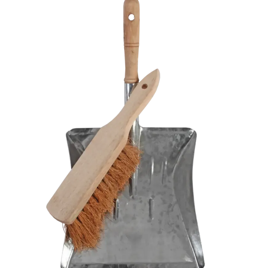 Stoffer en blik met houten handvat